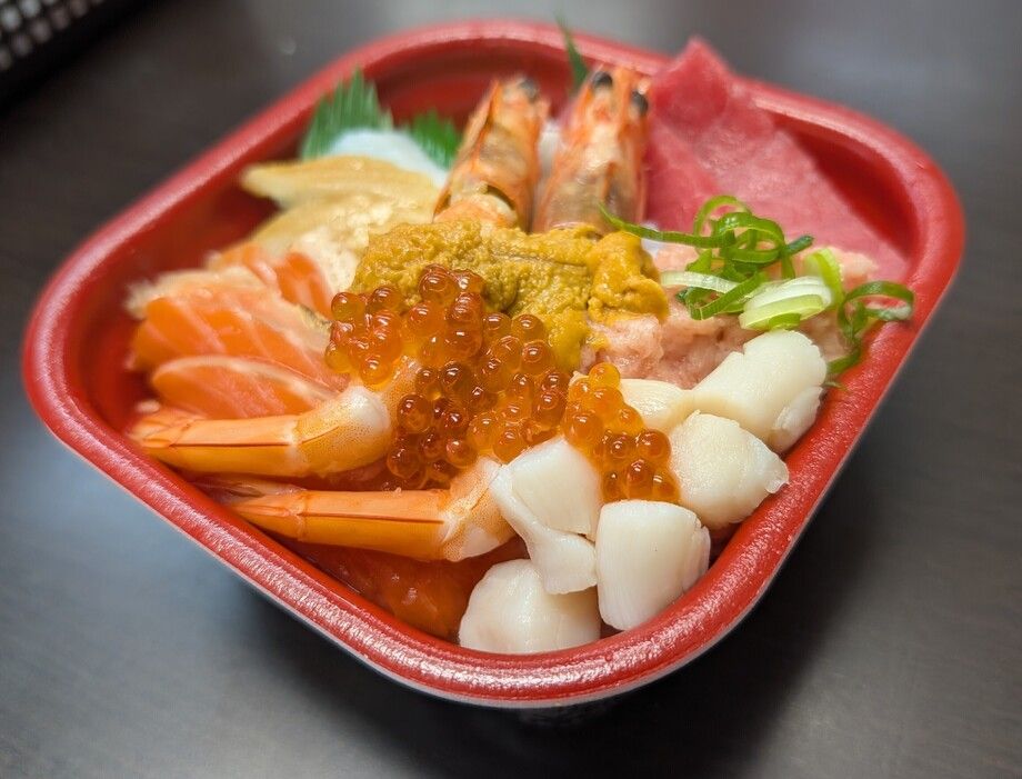 贅沢大漁丼　（税込価格1380円）