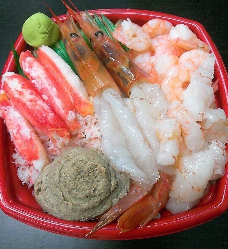 贅沢海老かに丼（税込価格1380円）