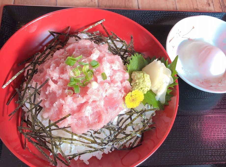 ねぎとろ丼　温玉付き