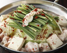 もつ鍋　今ならお味が3種類(博多とんこつ・熊本マー油・長崎あごだし塩) からお選びいただけます！Ｓ￥1,168 Ｍ￥2,138 Ｌ￥3,078