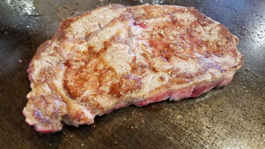 リブアイステーキ