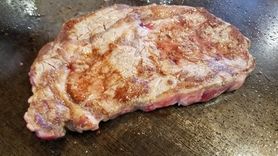 リブアイステーキ