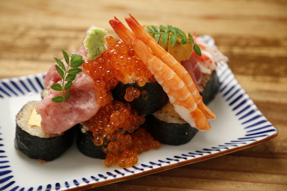 田舎巻き寿司の海鮮のっけ盛り（1,980円）