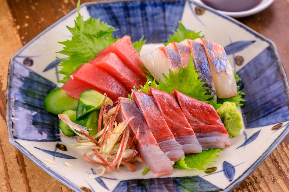 本日の刺し身盛合せ（1人前980円～）