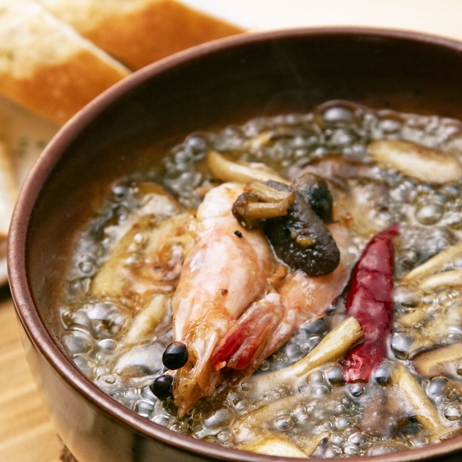 天使海老と茸のアヒージョ（910円/追加1尾290円）