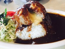 チーズオーブン焼きハンバーグカレー