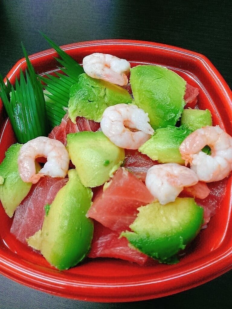 まぐろアボカド丼（並盛680円（税込）～）