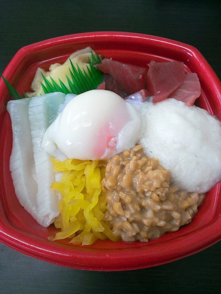 ぐるまぜ丼（並盛680円（税込）～）