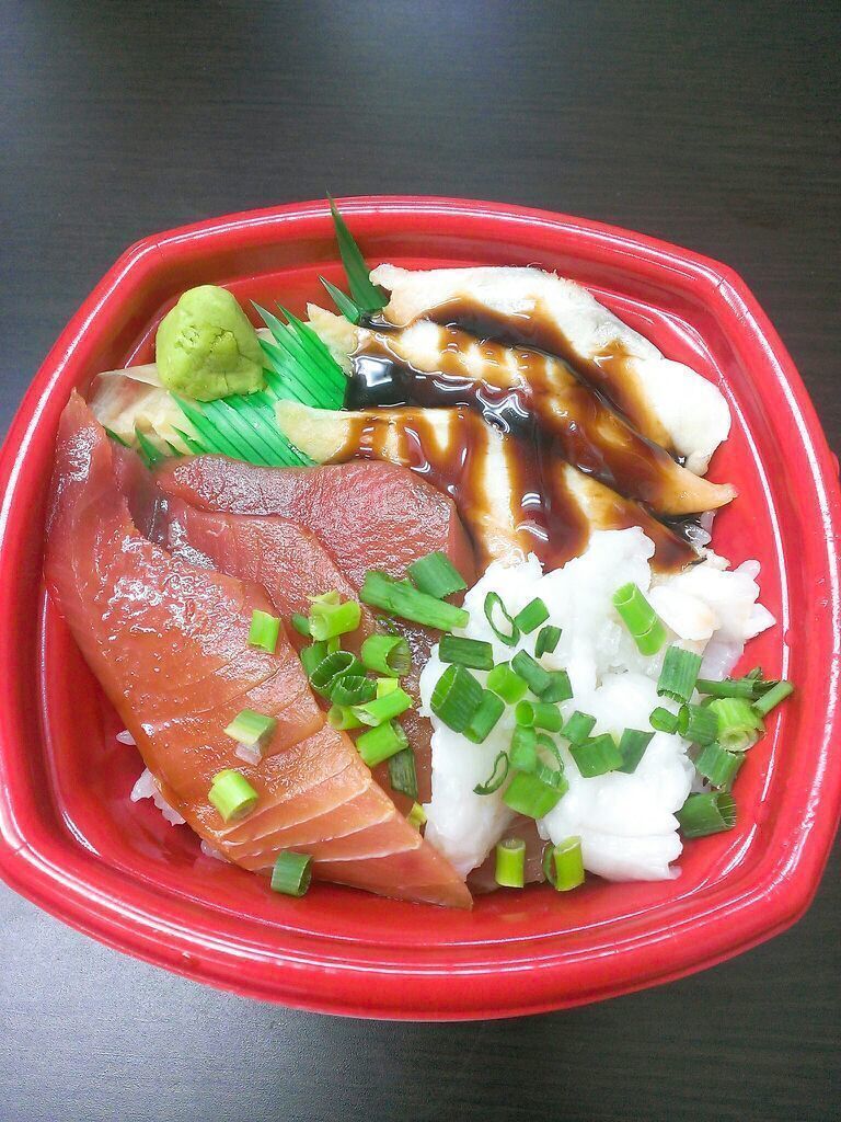 穴子づけ縁側丼（並盛680円（税込）～）