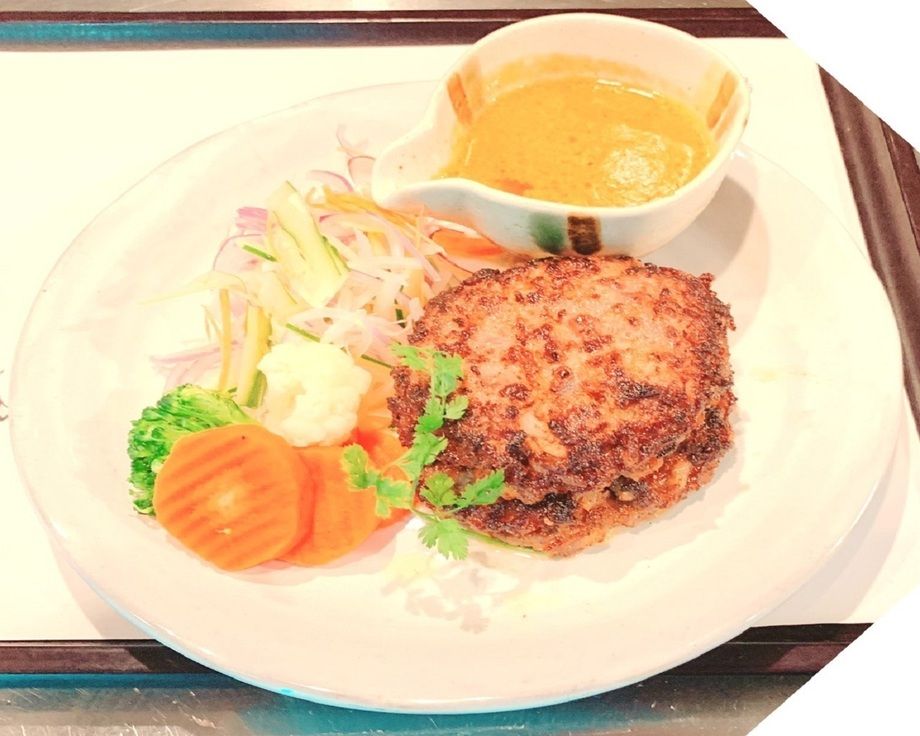 肉汁溢れる、、、溶岩ハンバーグ（1200円(税抜））