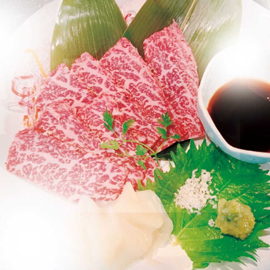 厳選した和牛サーロイン炙り刺＆炙り肉寿司、、、『プレミアム肉コース』　９品＋150分飲み放題付（5000円（税込））