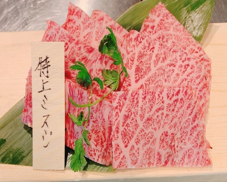 特上和牛ミスジ、、、一人前（特上和牛ミスジ　2500円（税抜）　上和牛ミスジ　2300円（税抜））