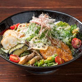 名物もつ吉サラダ