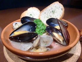 ムール貝とあさりのワイン蒸し