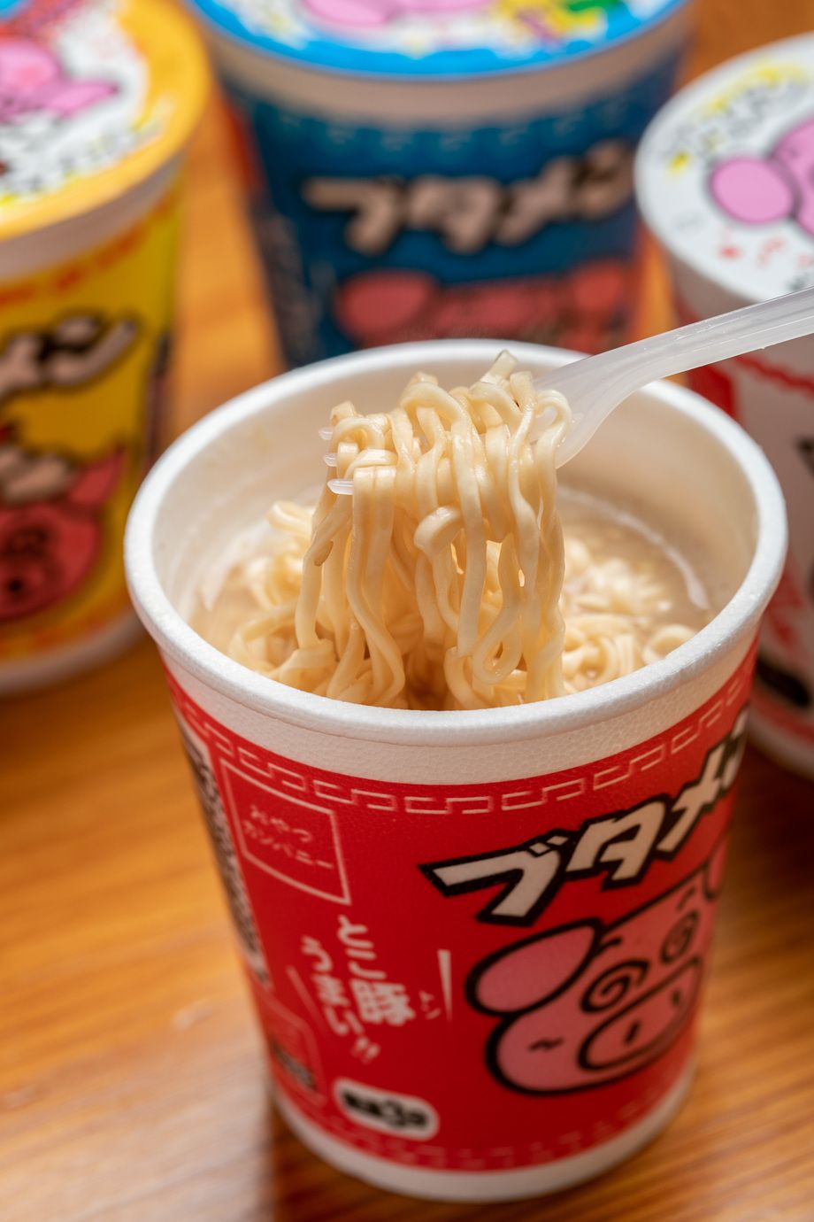 ブタメン　とんこつ、しょうゆ、タン塩、カレー