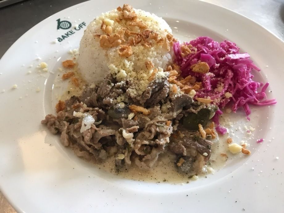 ビーフストロガノフ（800円）