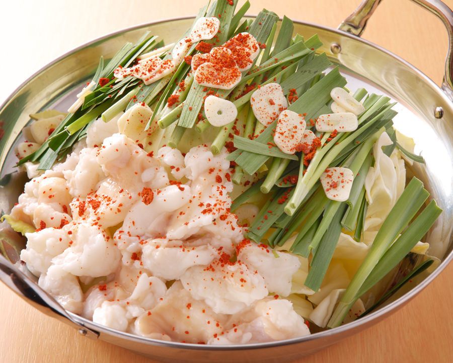 お好みの味で・・・もつ鍋（博多こってり豚骨・熊本とんこつマー油・長崎あごだしと五島塩）（S 980円　M 1880円　L 2700円）