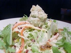 シーザーサラダ エビアボガトのタルタルのせ