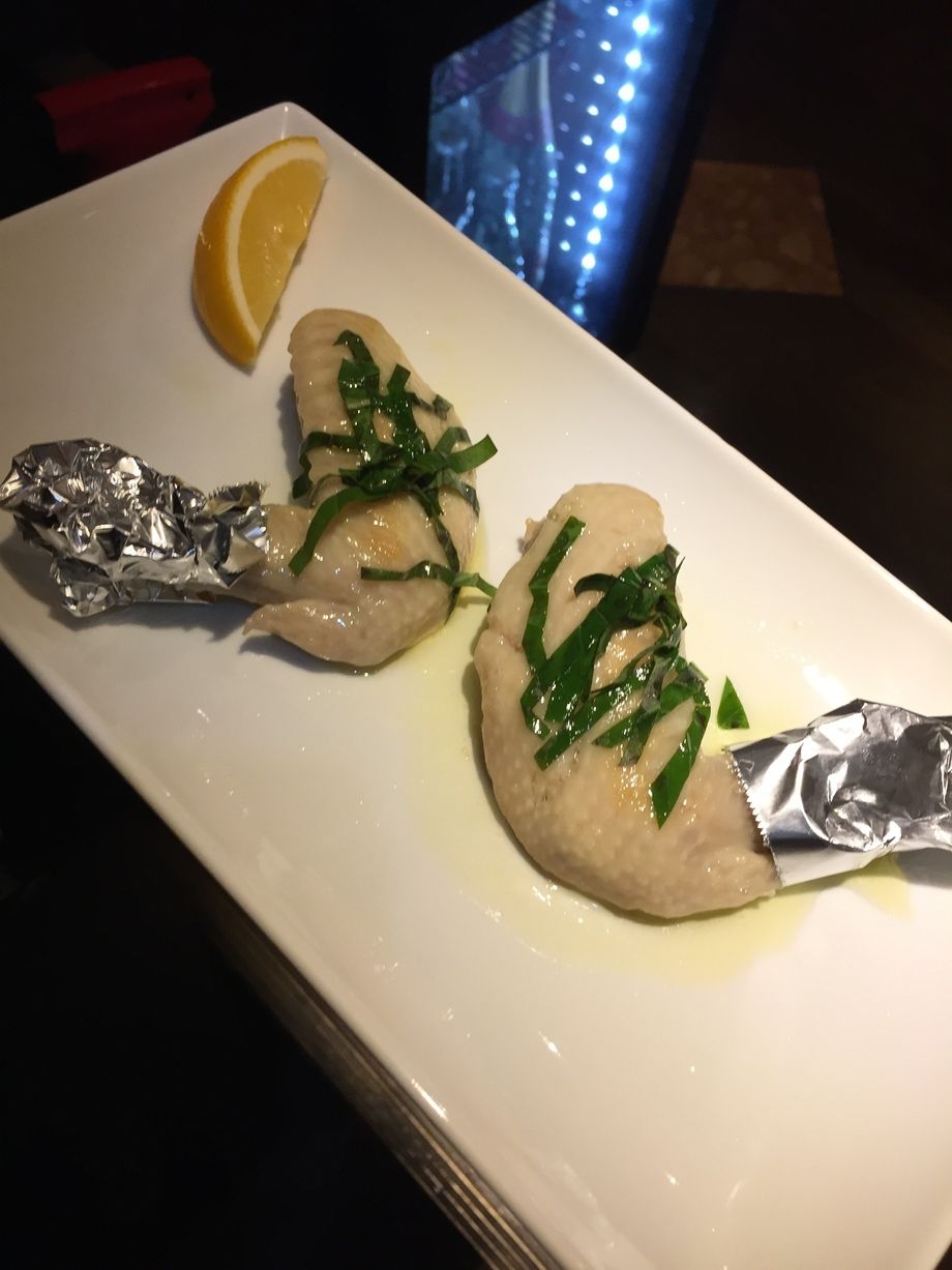 手羽先のコンフィー（¥580）