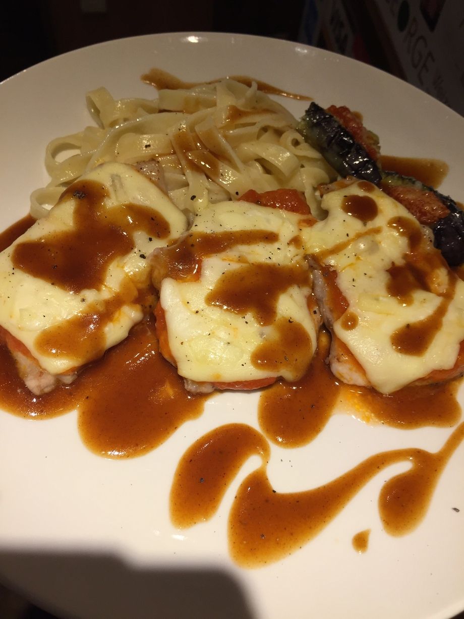 ポークのチーズ焼き デミグラスソース（¥980）