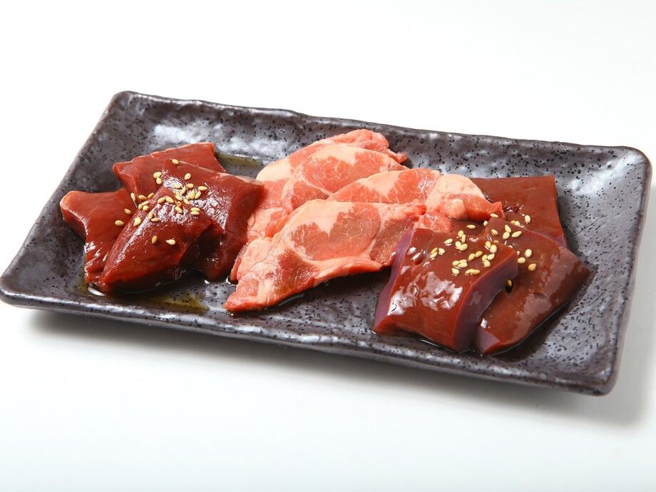 ホルモン盛り合わせ（1280円）