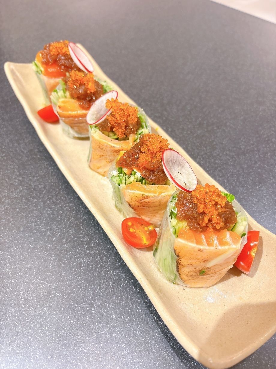 炙りサーモンの生春巻き