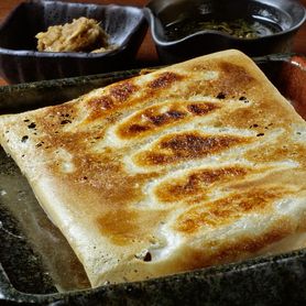 京都ポークの羽根つき焼き餃子