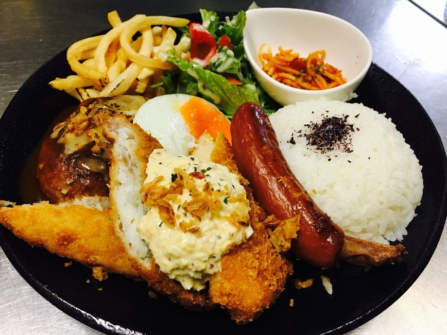 ミックスフライグリルハンバーグロコモコ