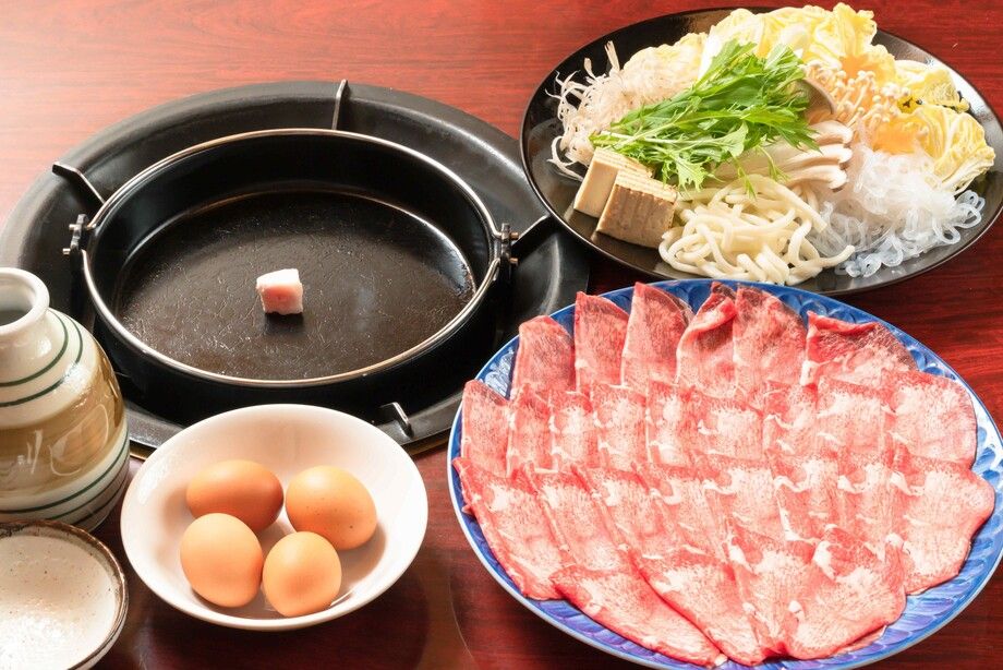 牛タンすき焼き（鍋野菜、うどん付き）（お一人様2,800円（税抜2,545円））