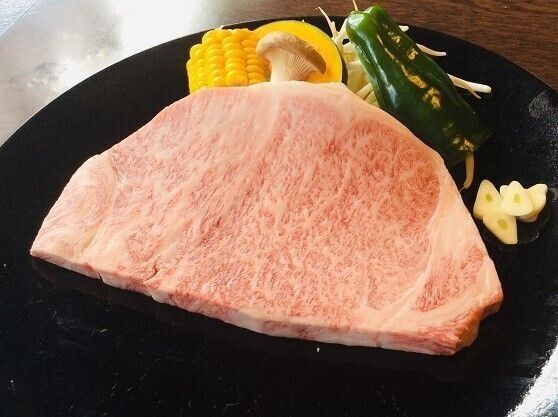 サーロインステーキ（5,830円（税抜5,300円）～）