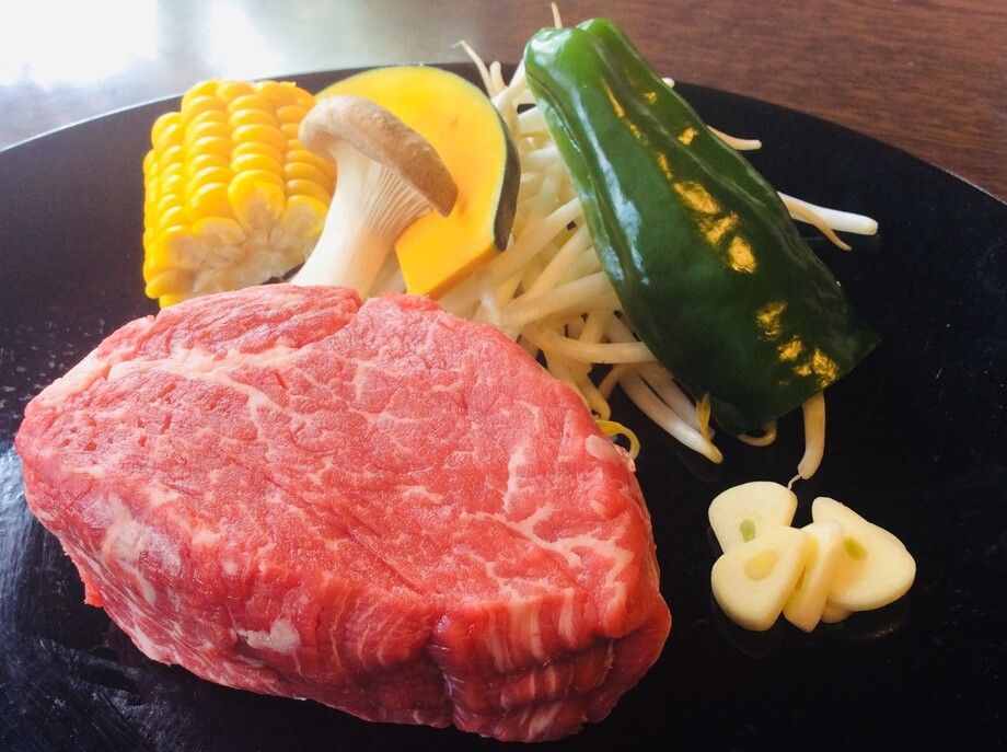 ヒレ ステーキ（5,830円（税抜5,300円）～）