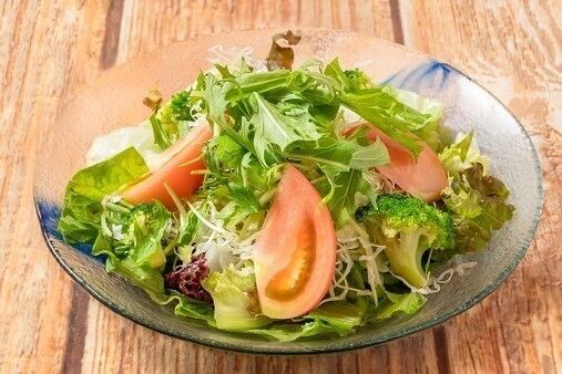 ミックスサラダ（750円（税抜682円））