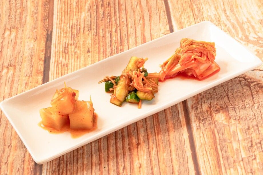 キムチ盛り合わせ（610円（税抜555円））