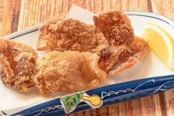 豚の唐揚げ（880円（税抜800円））