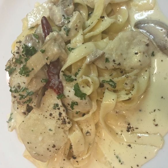 フレッシュポルチーニ茸のクリームソース