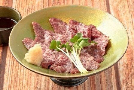 霜降り馬刺し（1,600円（税抜1,455円））