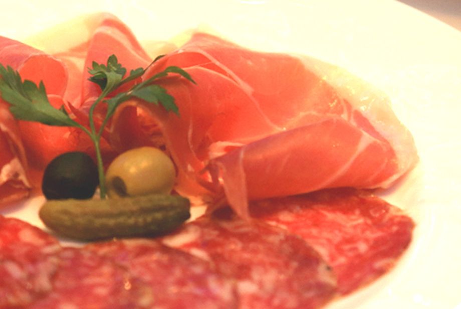 ハモンセラーノとイベリコ豚のサラミ