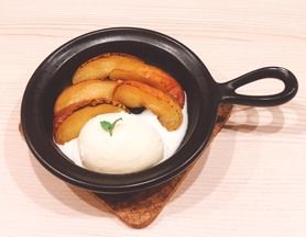 焼きりんご ～バニラアイス添え～