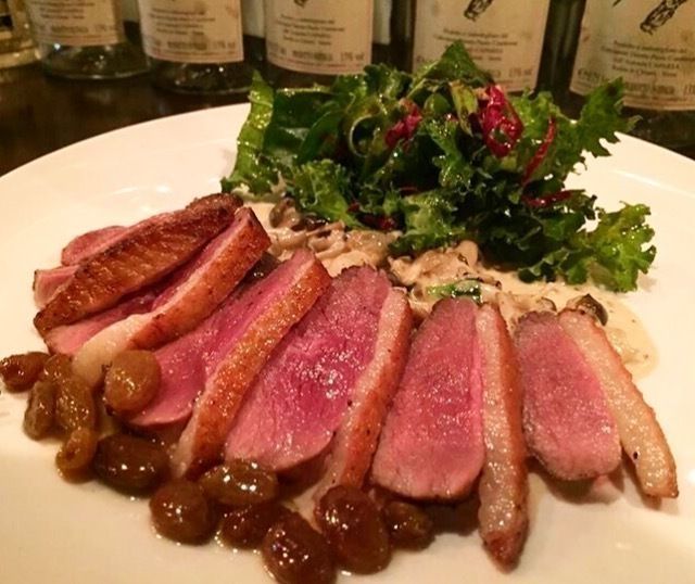 鴨ムネ肉のロースト 葡萄のモスタルダ添え（1700）