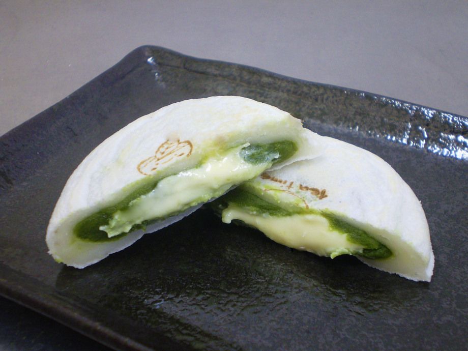 焼きもち　抹茶ミルクあん（120円(税込)）