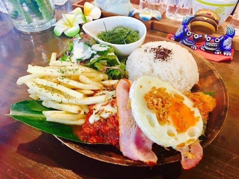 トマトソースハンバーグロコモコ