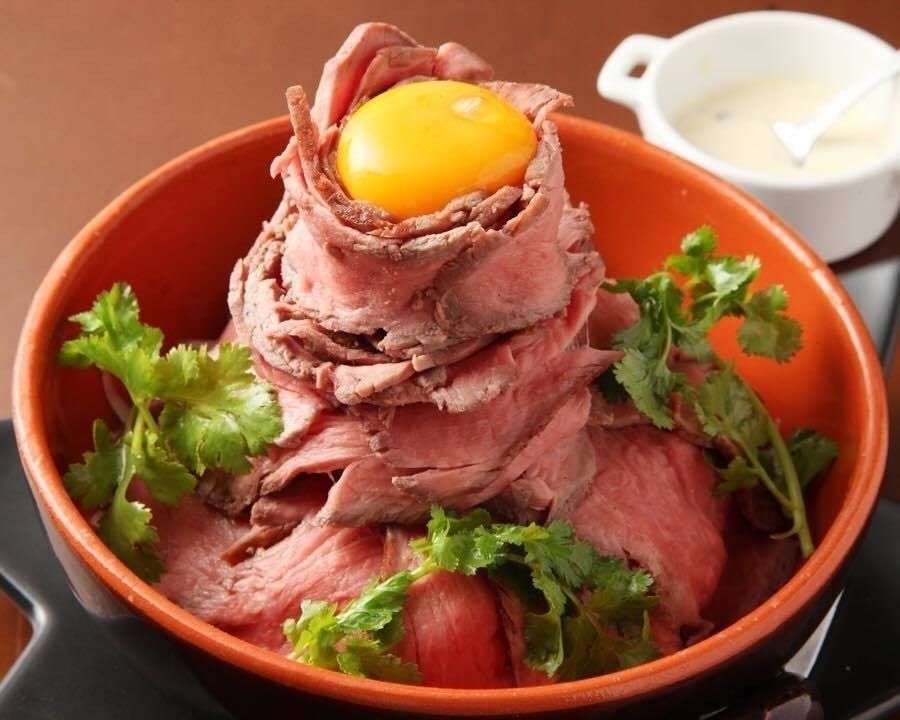 オススメ！サーロイン ローストビーフ丼（half 680円、regular 980円、large 1480円）