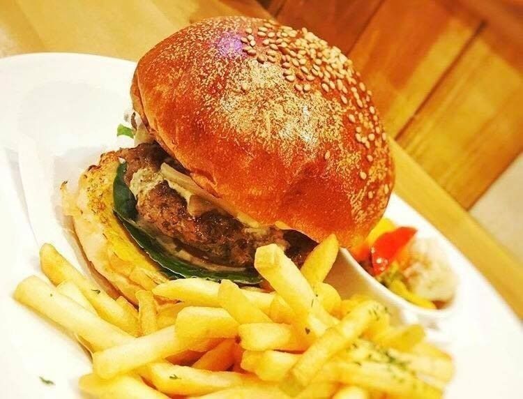 MEGA DELICIOUS バーガー	（1,980円）