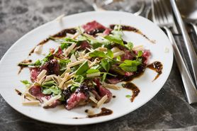 フォアグラ・トリュフ・牛肉の冷製ロッシーニ	