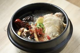 人気No.1　薬膳鶏スープ（骨付き太もも肉付）　免疫力UP