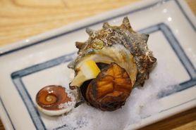 【当店看板メニュー】サザエの壷焼