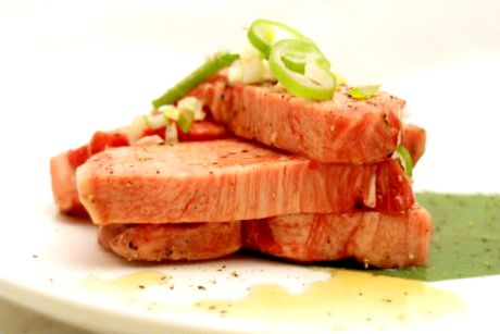 黒毛和牛特選厚切り牛タン（1,600円(税抜)）