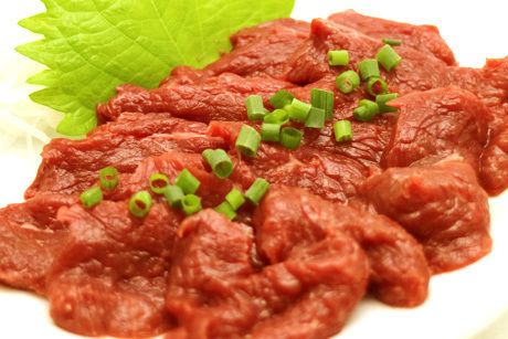 馬刺し・馬ユッケ（880円(税抜)）