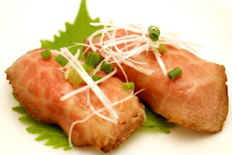 仙台牛仙台黒毛和牛ローストビーフ寿司（2貫880円(税抜)）