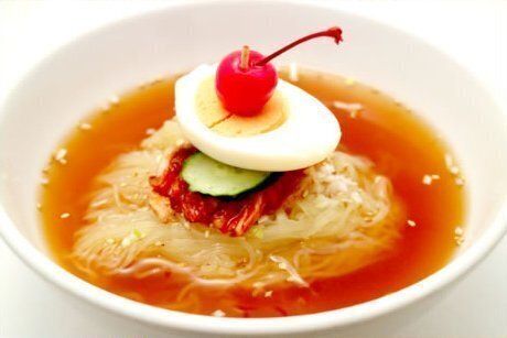 牛亭盛岡冷麺（ハーフ490円 レギュラー690円(共に税抜)）